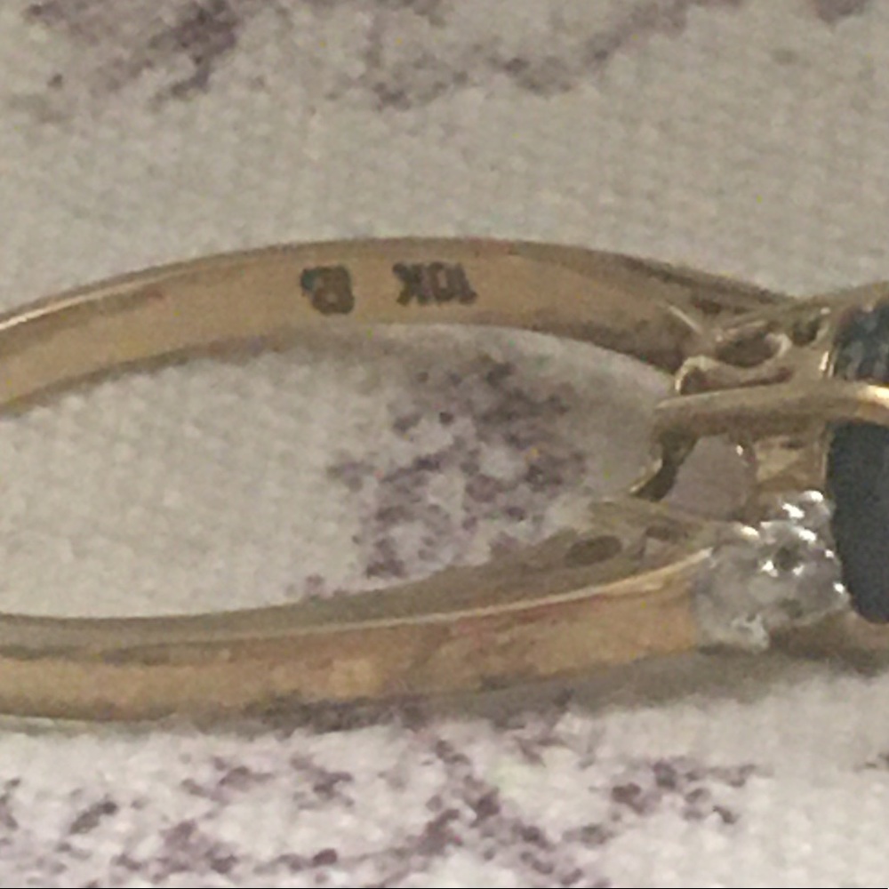 Preloved Solid 10K Sapphire Ring - Picture 5 of 7